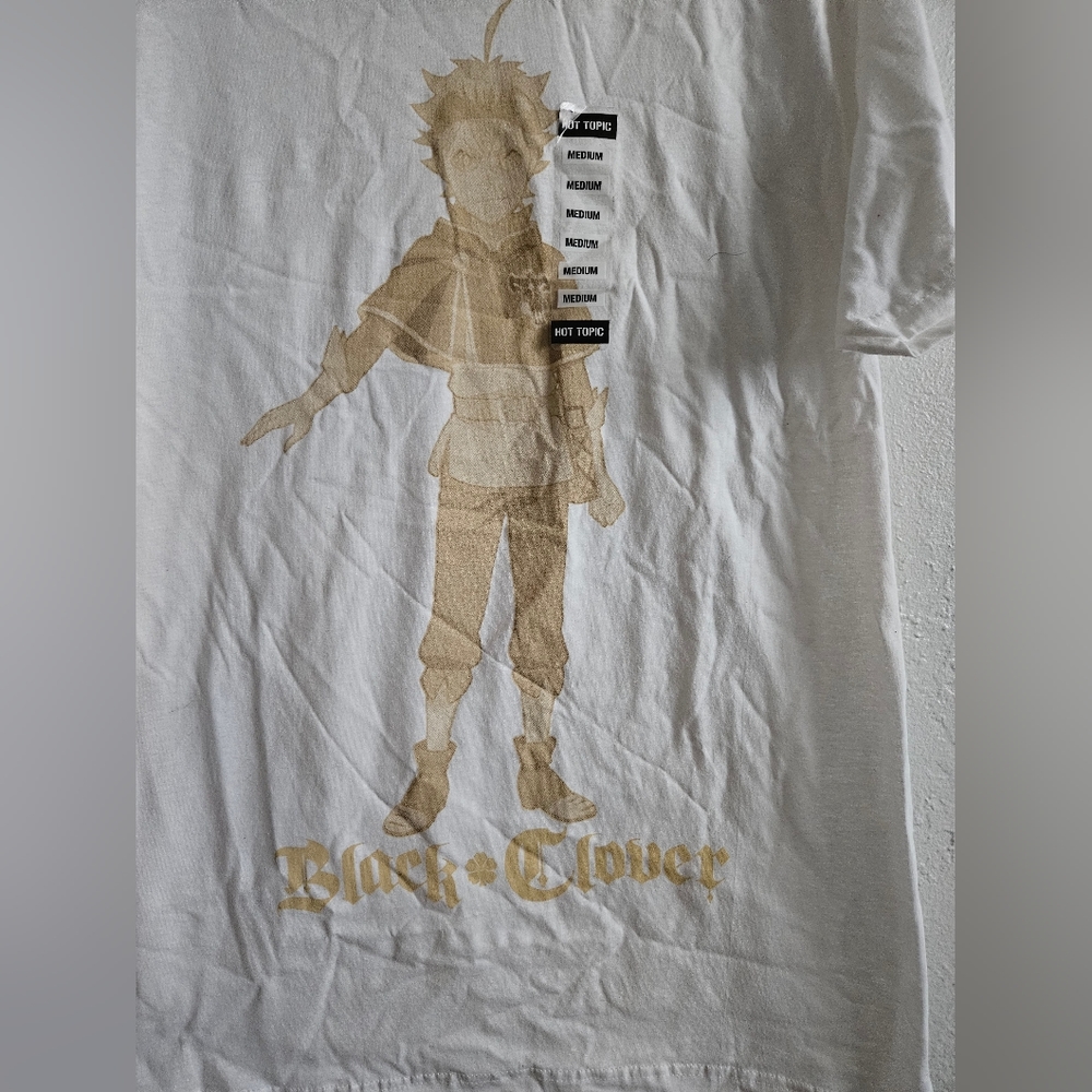 Black clover medium anime T-shirt Hot topic white